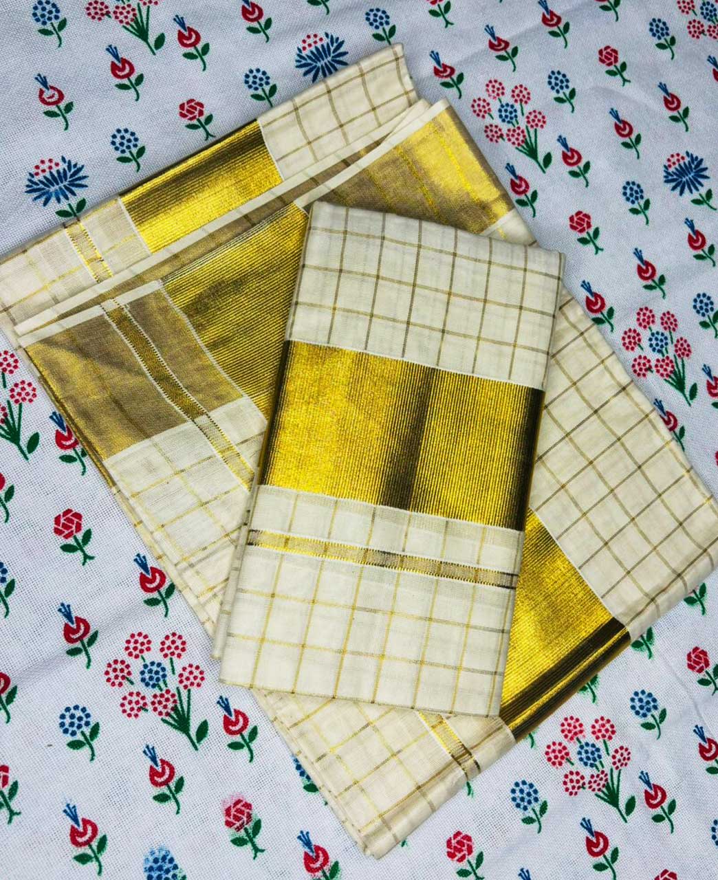MAT001 Step up your style game with our Cotton Set Mundu featuring 1 inch Checked designs!