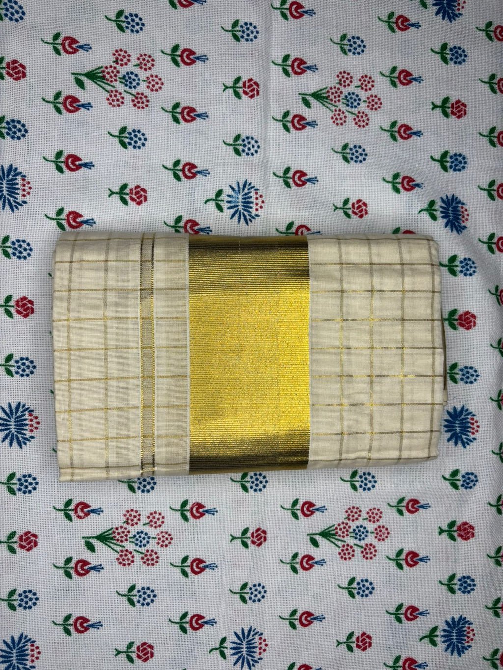 MAT001 Step up your style game with our Cotton Set Mundu featuring 1 inch Checked designs!