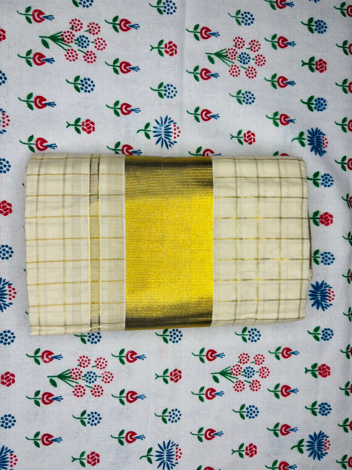 MAT001 Step up your style game with our Cotton Set Mundu featuring 1 inch Checked designs!