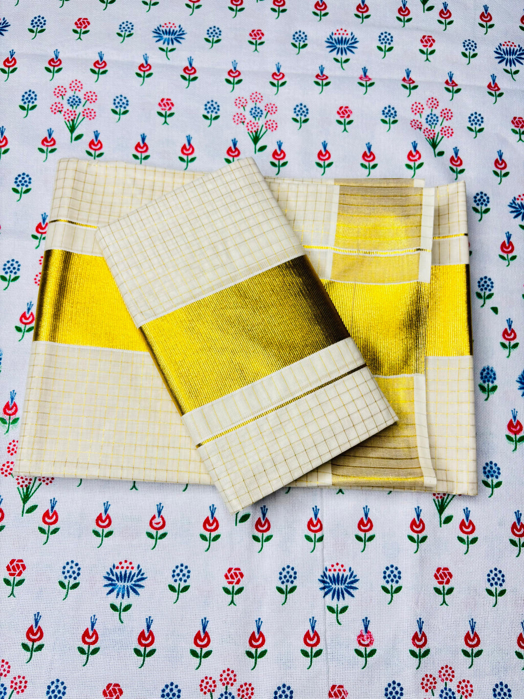 MAT002 Elevate your traditional look with our Cotton Set Mundu featuring small checked designs
