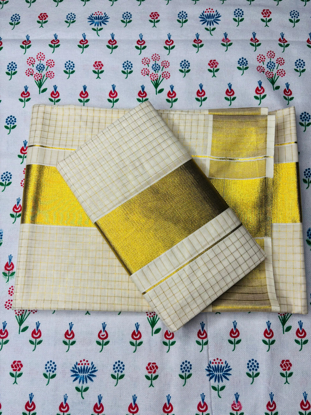 MAT002 Elevate your traditional look with our Cotton Set Mundu featuring small checked designs