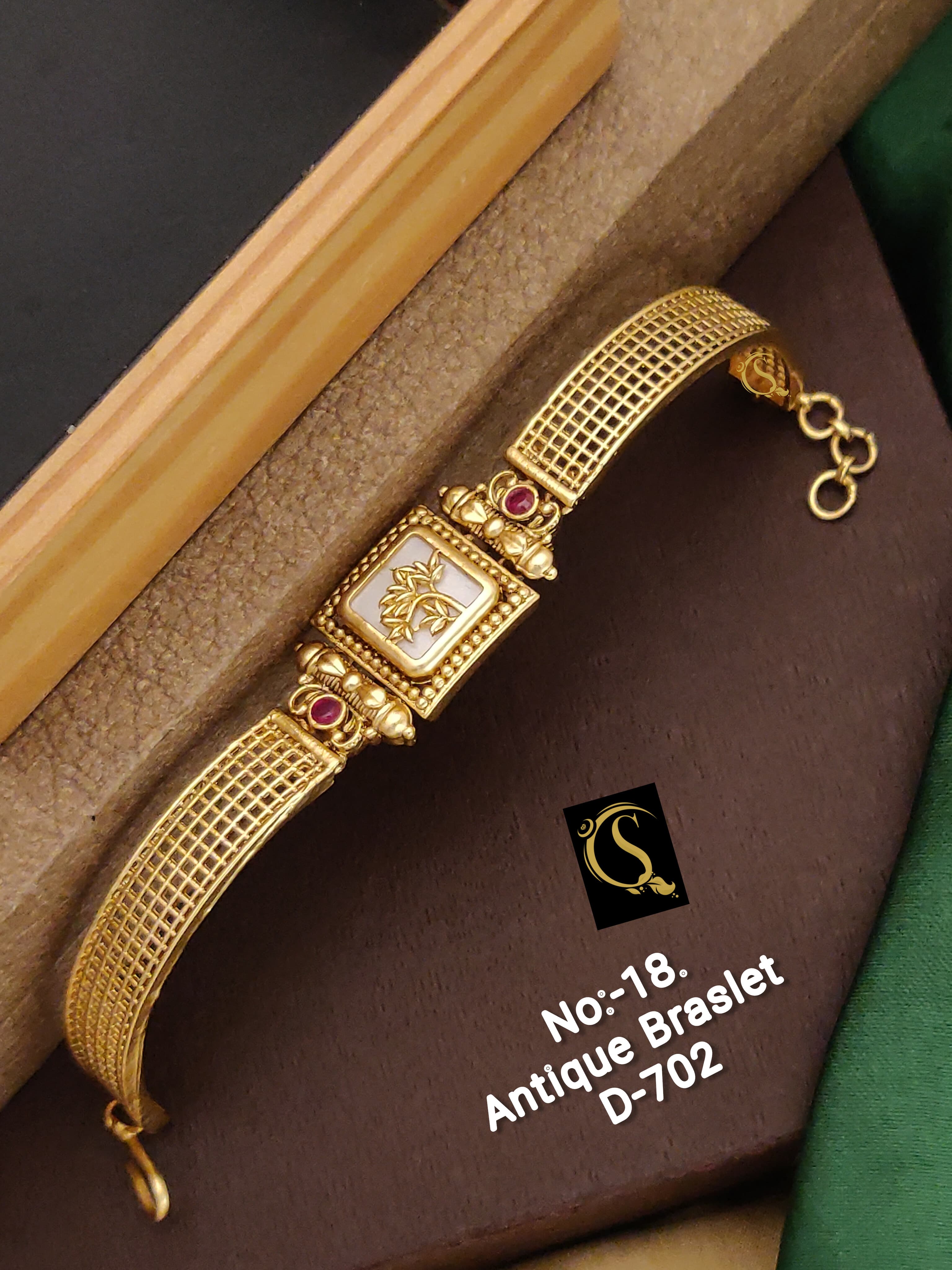 SI001  luxurious A.D Kundan Chorski Bracelet