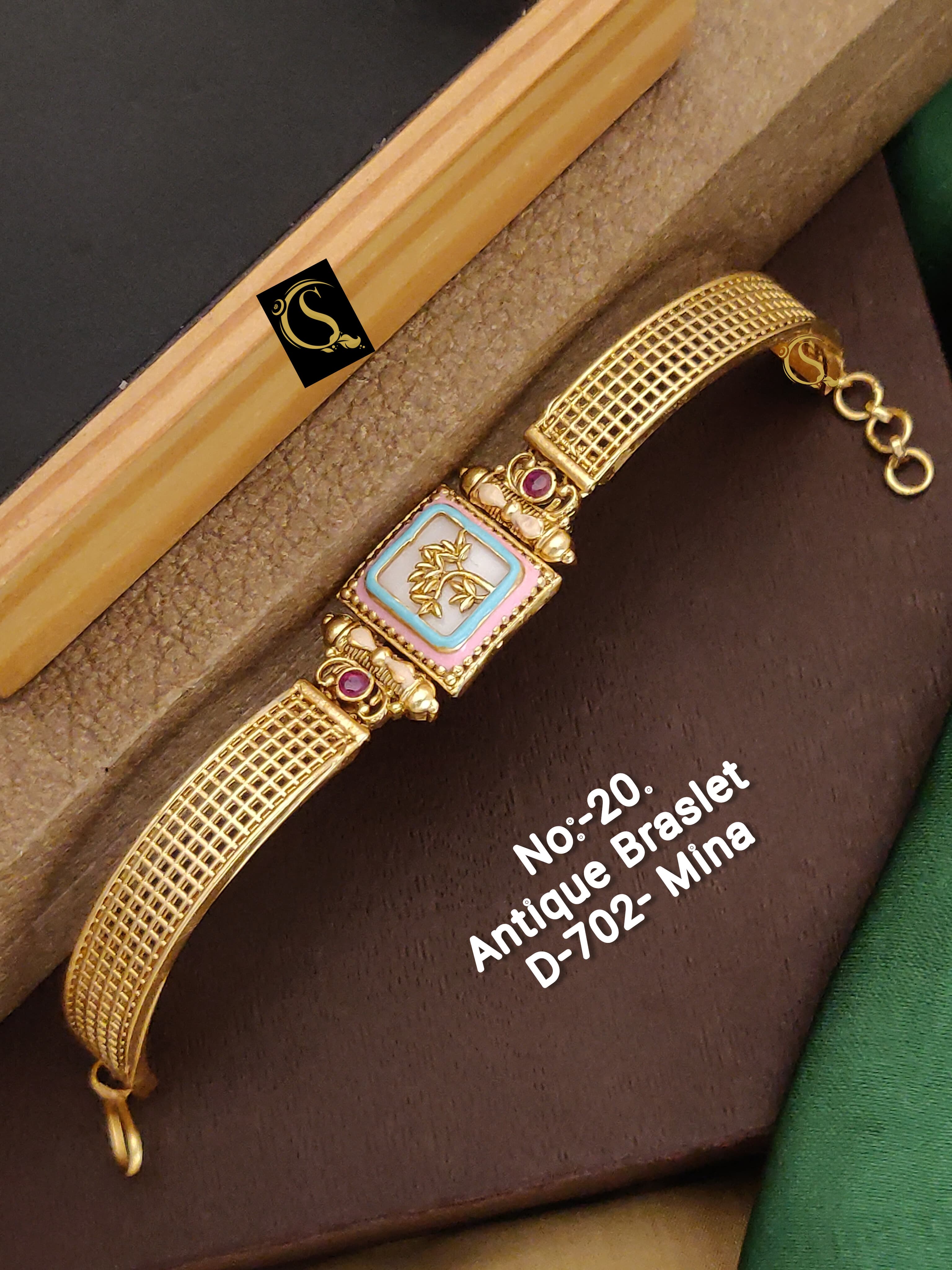 SI001  luxurious Antique Bracelet