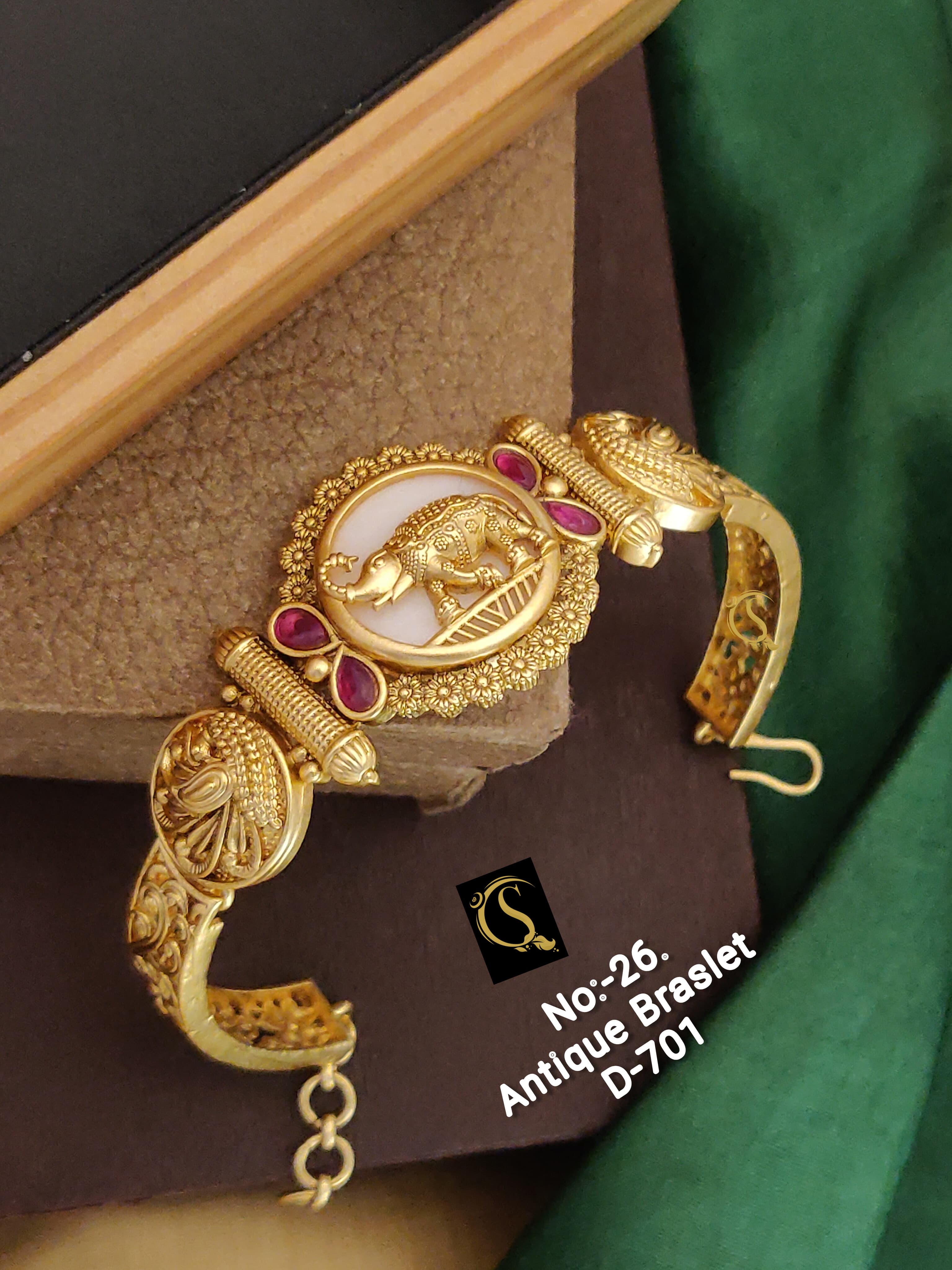 SI001  luxurious Antique Bracelet