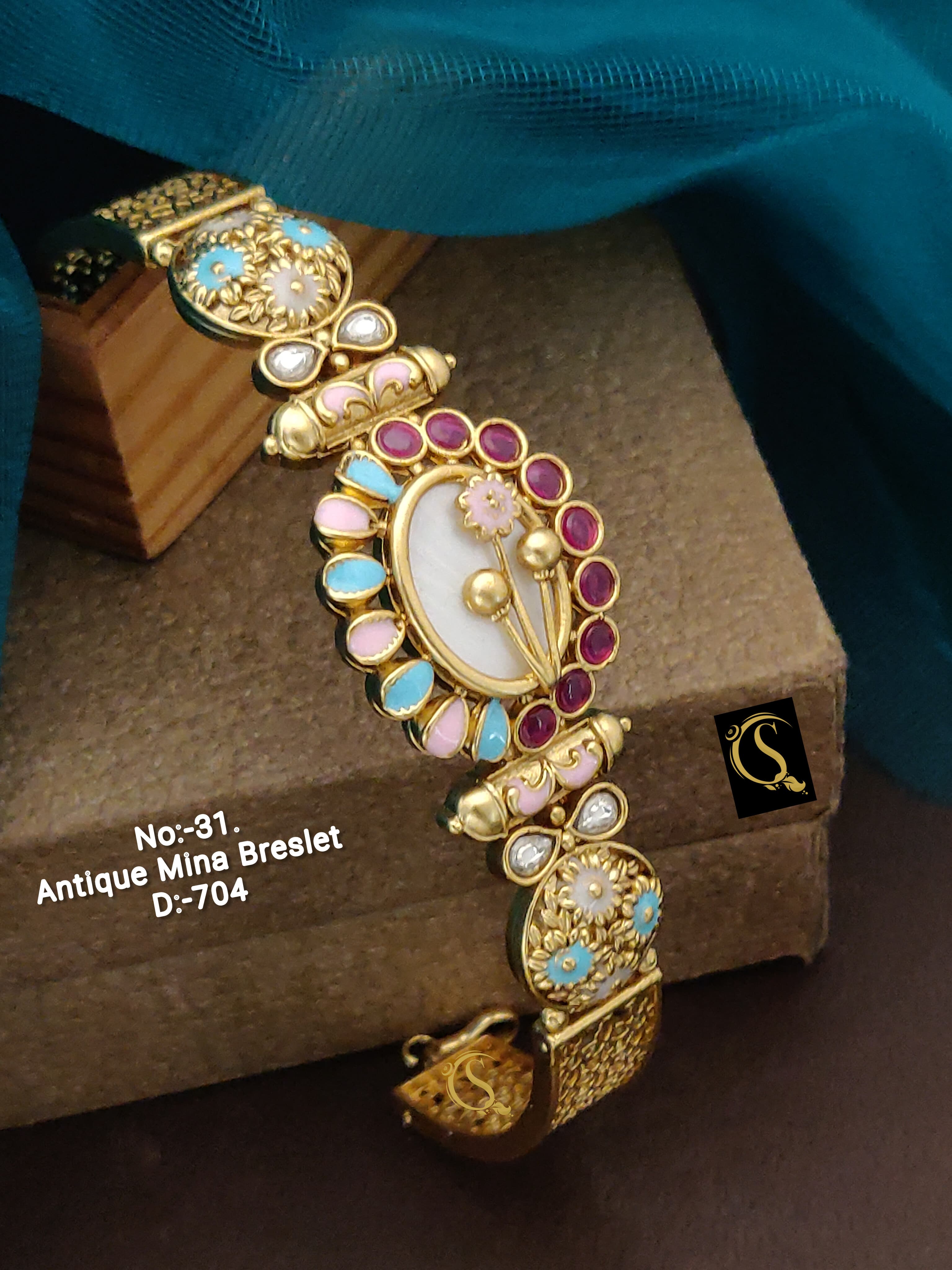 SI001  Luxurious Antique Mina Bracelet