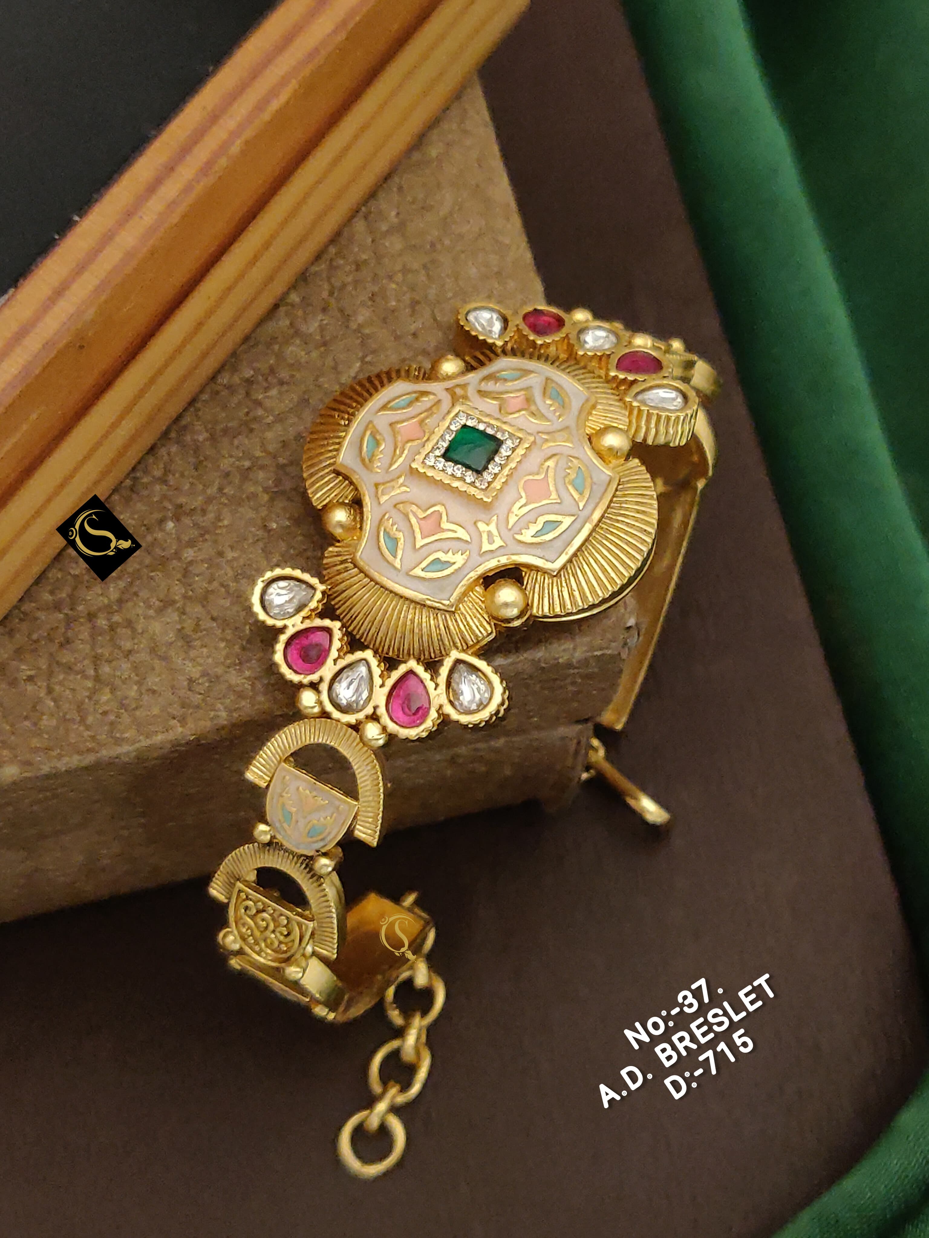 SI001  Luxurious A.D Bracelet