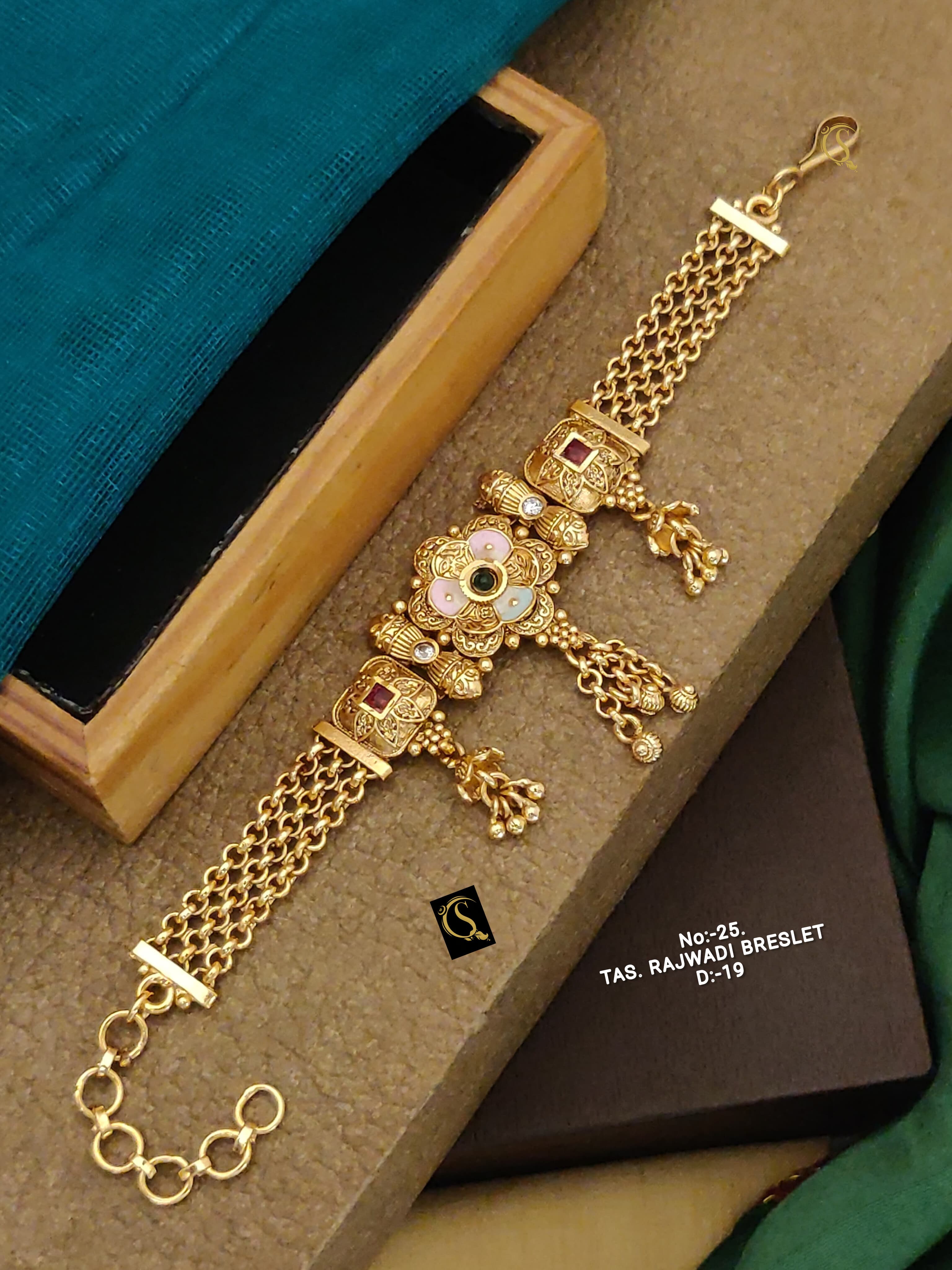 SI001  Luxurious  TAS. Rajwadi bracelet
