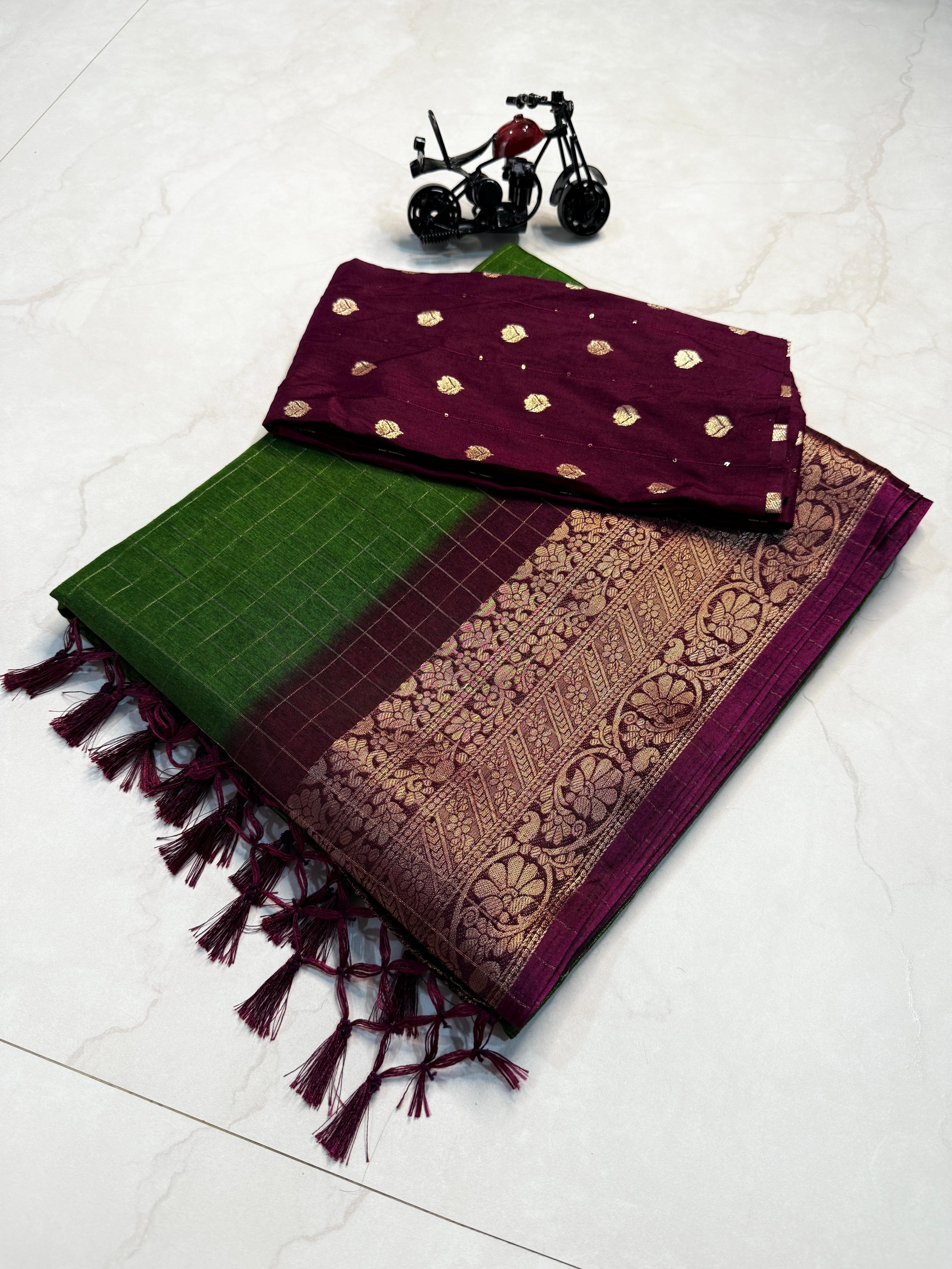 PRD0020 Super Dola Chex Saree with Tussle on Pallu