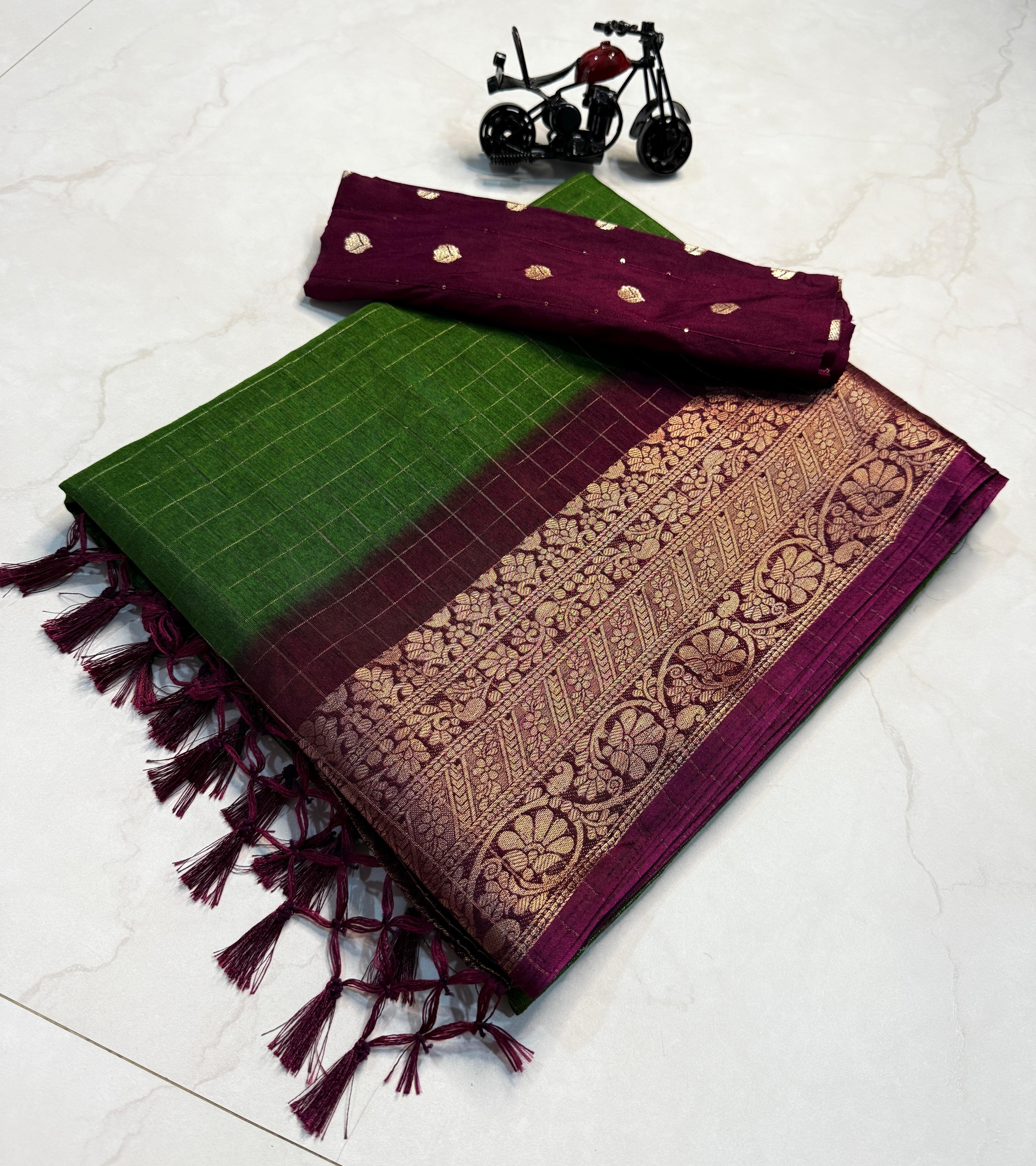 PRD0020 Super Dola Chex Saree with Tussle on Pallu