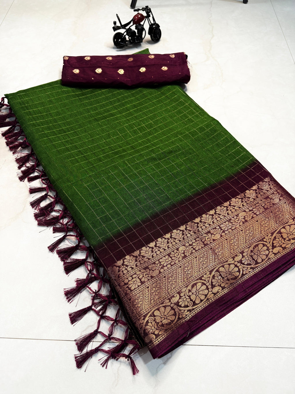 PRD0020 Super Dola Chex Saree with Tussle on Pallu