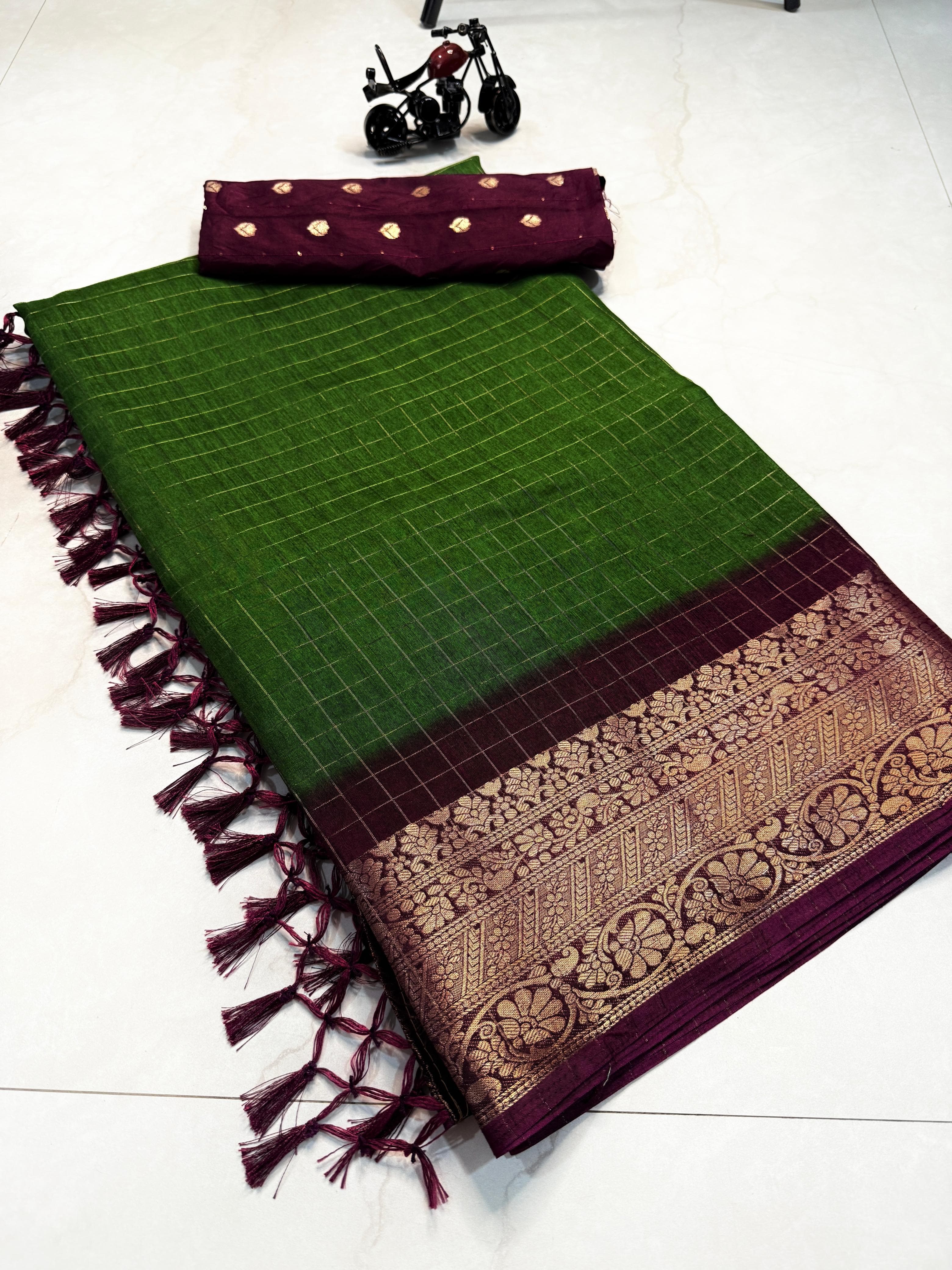 PRD0020 Super Dola Chex Saree with Tussle on Pallu