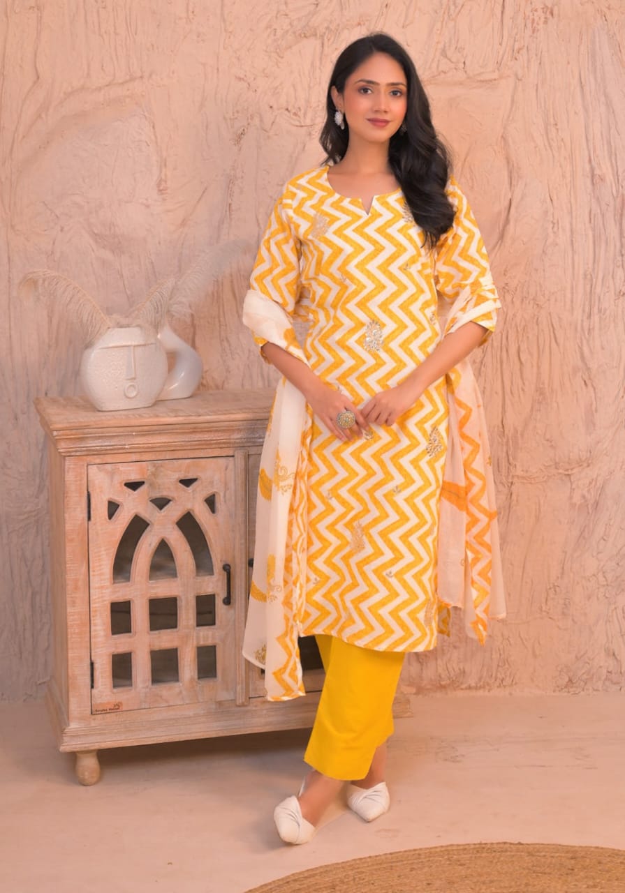 JKM006 Elevate your shrawan lahariya look with this stunning three-piece ensemble