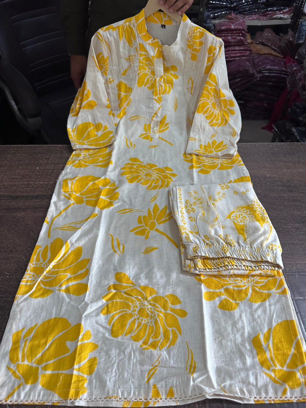 RHS005 Elevate your festive wardrobe with our exquisite kurta pant sets that embody sophistication and elegance.