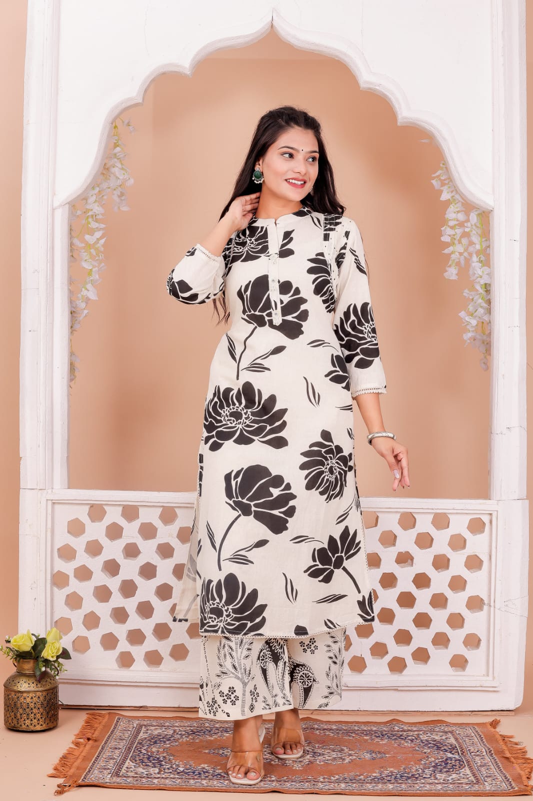 RHS005 Elevate your festive wardrobe with our exquisite kurta pant sets that embody sophistication and elegance.