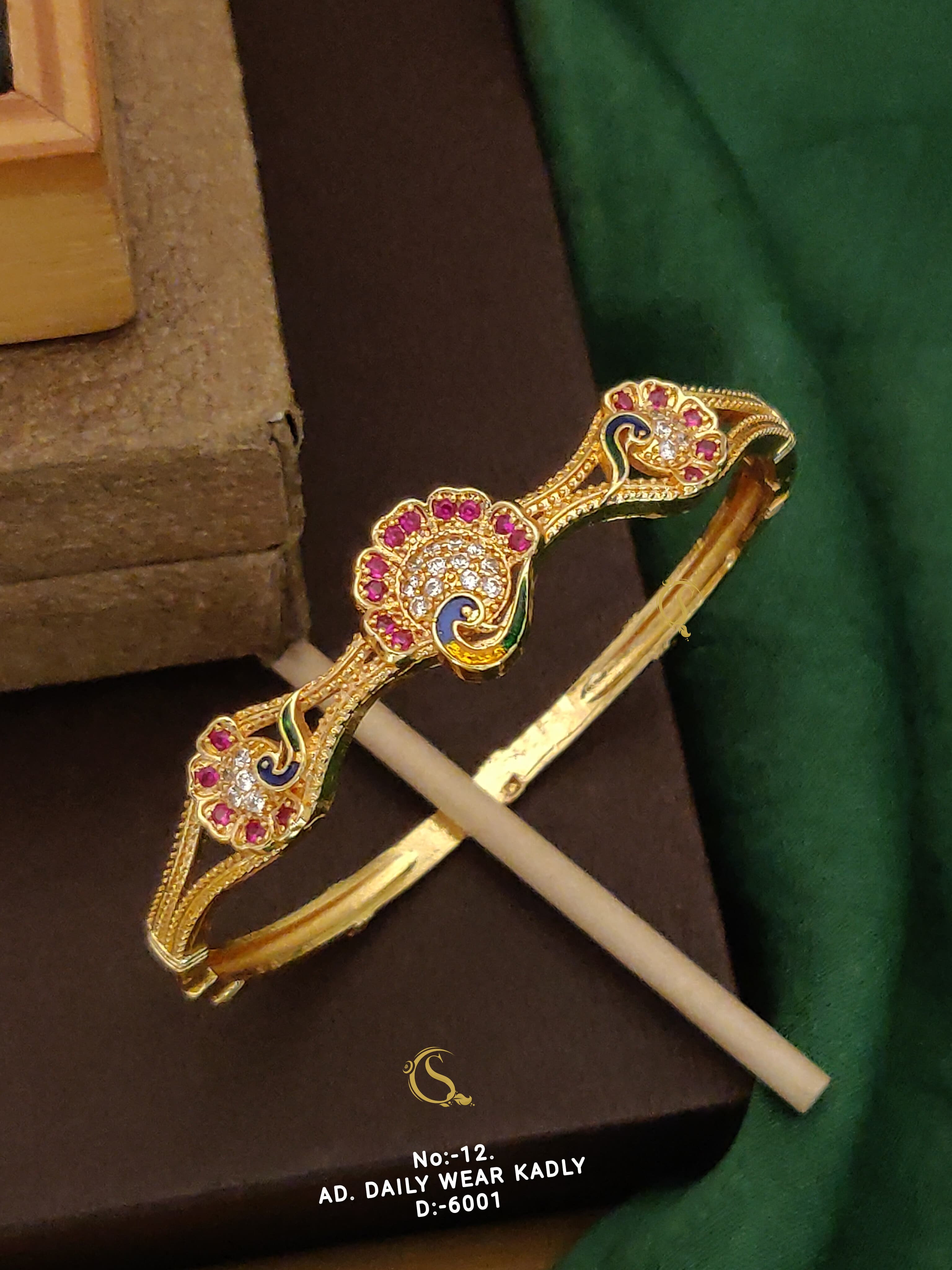 SI008 GOLD PLEATED PREMIUM QUALITY DAILY WEAR BANGLES