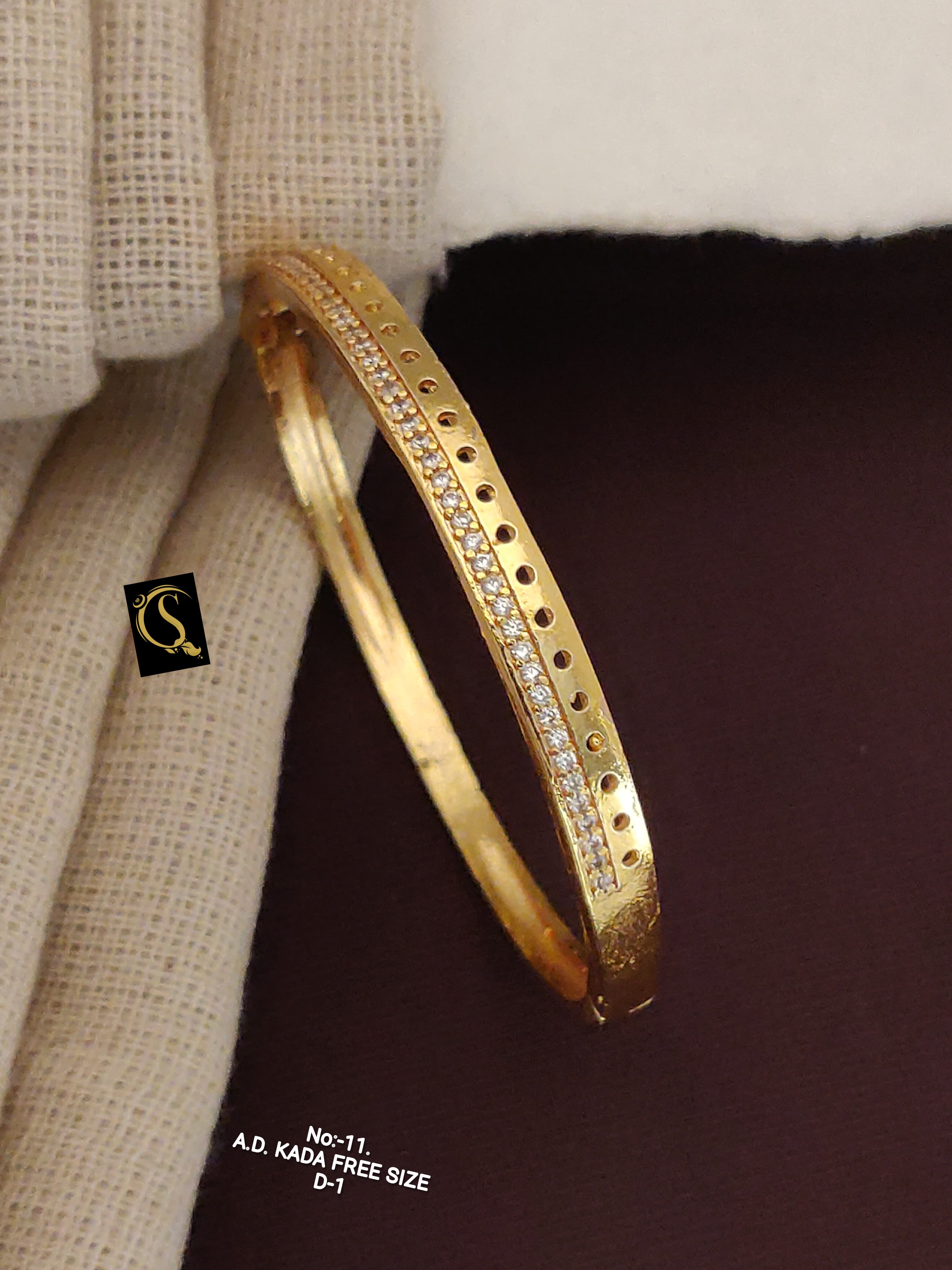 SI008 GOLD PLEATED PREMIUM QUALITY DAILY WEAR BANGLES