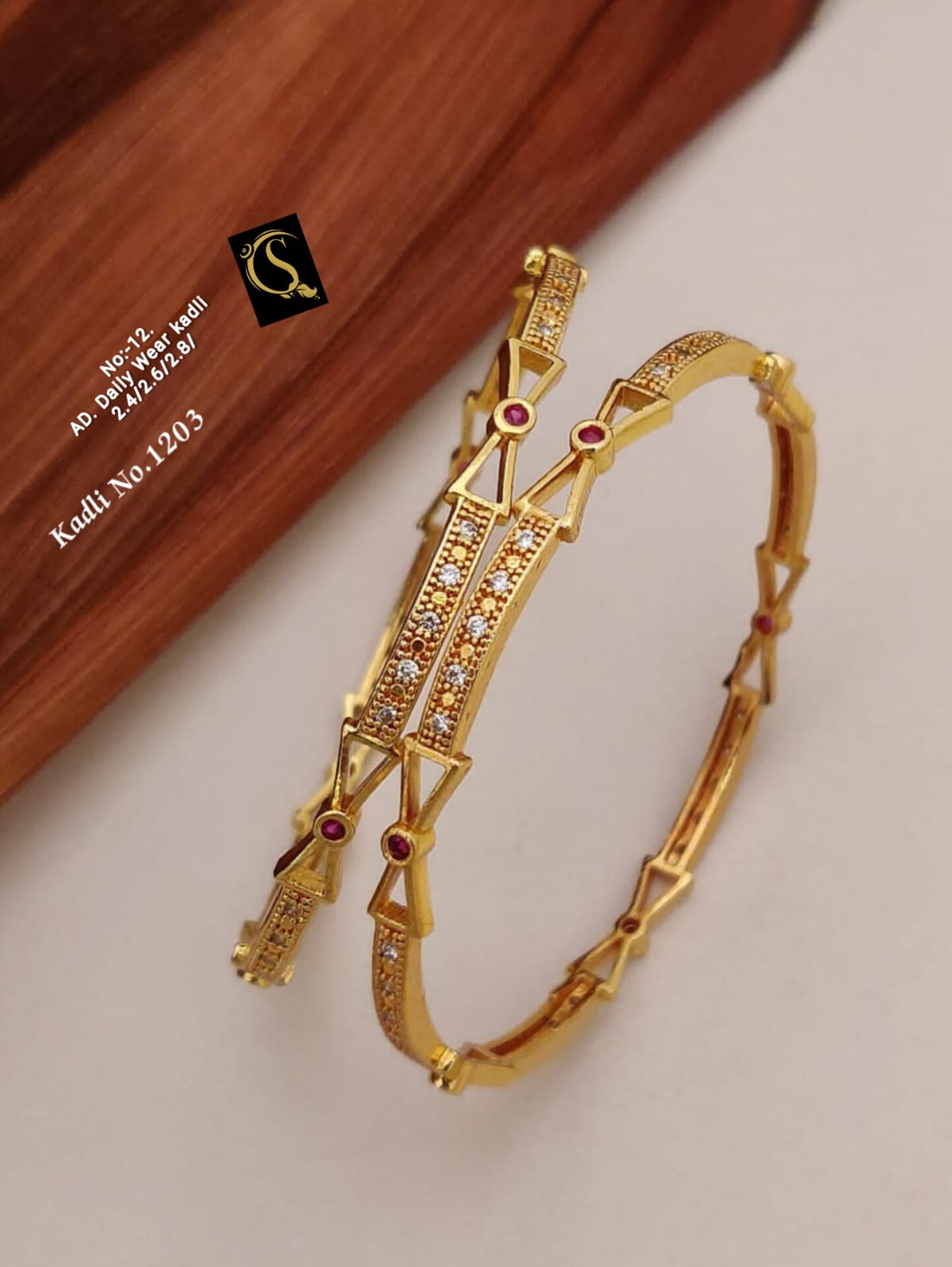 SI008 GOLD PLEATED PREMIUM QUALITY DAILY WEAR BANGLES (single piece)