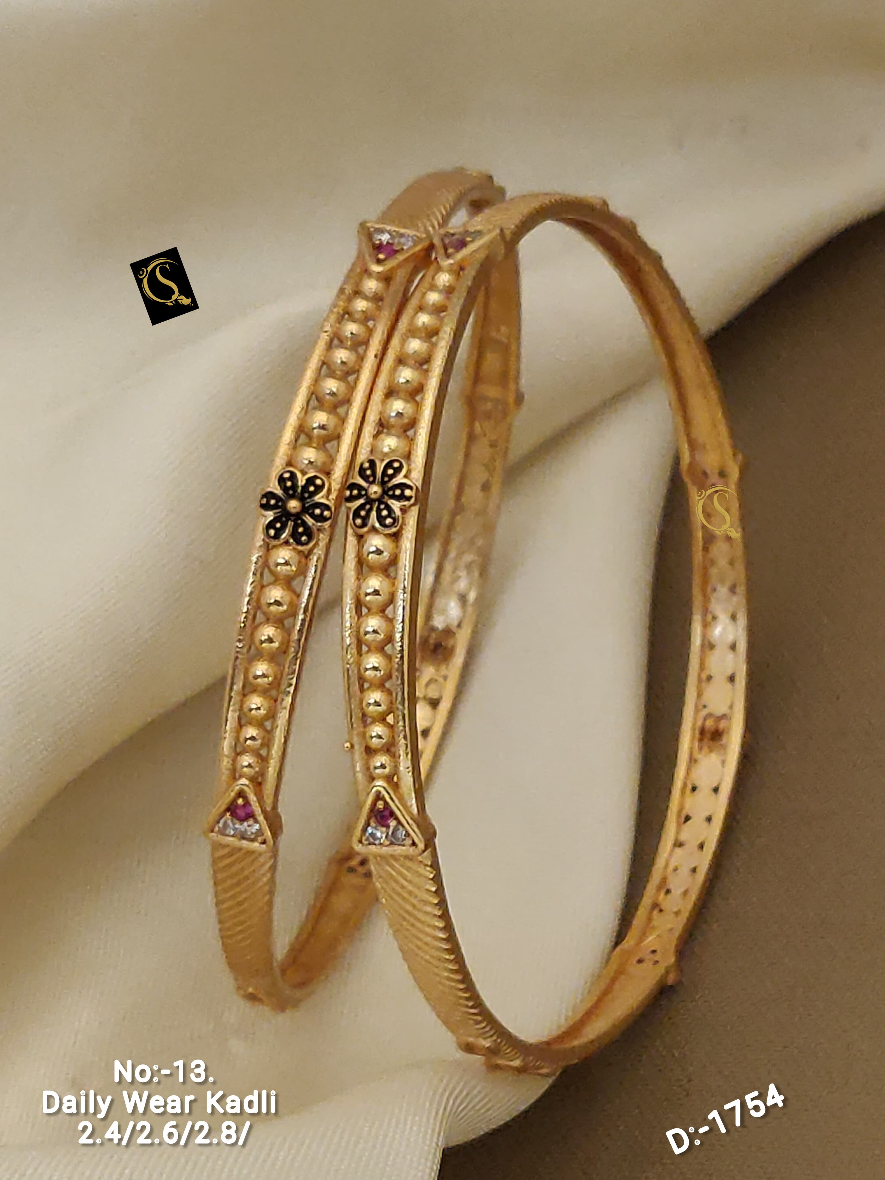 SI008 GOLD PLEATED PREMIUM QUALITY DAILY WEAR BANGLES (single piece)