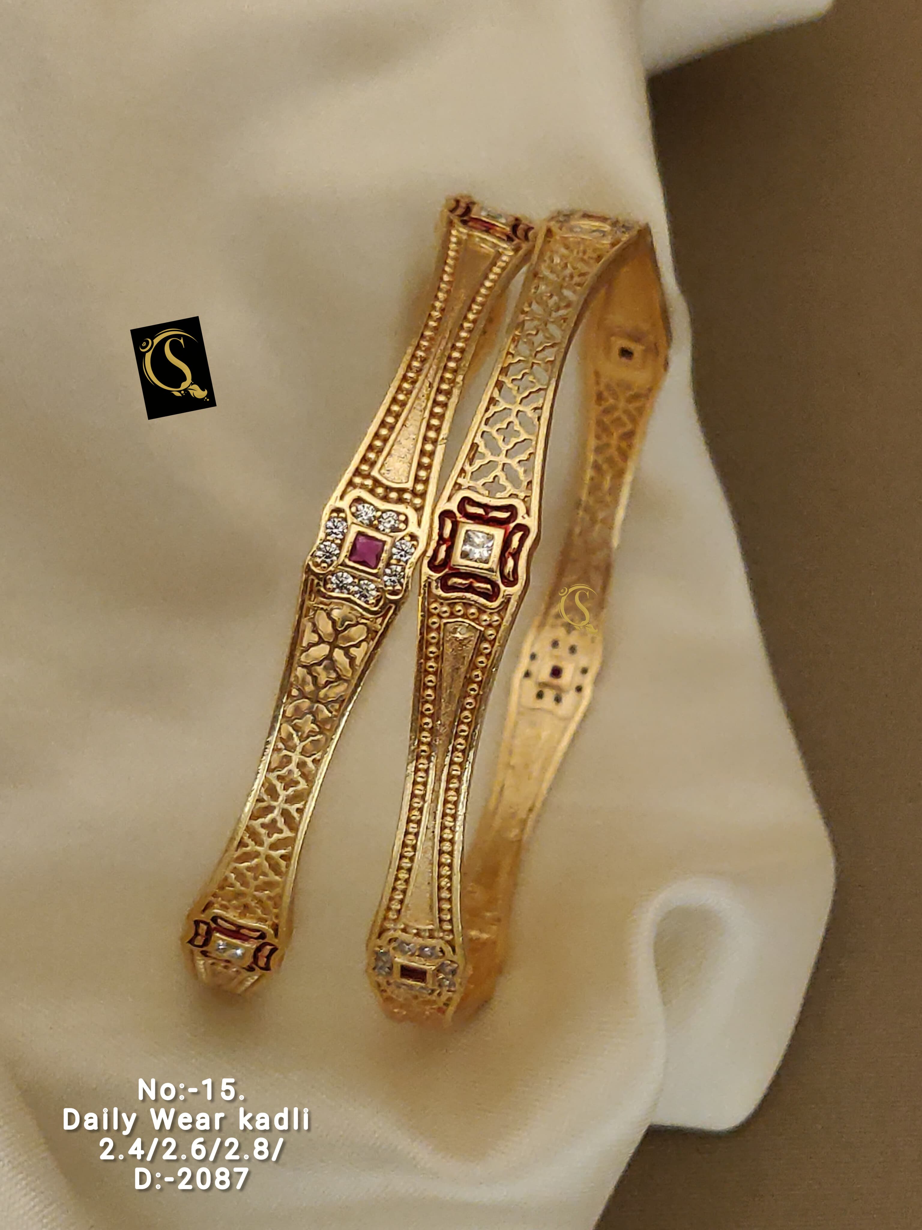 SI008 GOLD PLEATED PREMIUM QUALITY DAILY WEAR BANGLES (single piece)