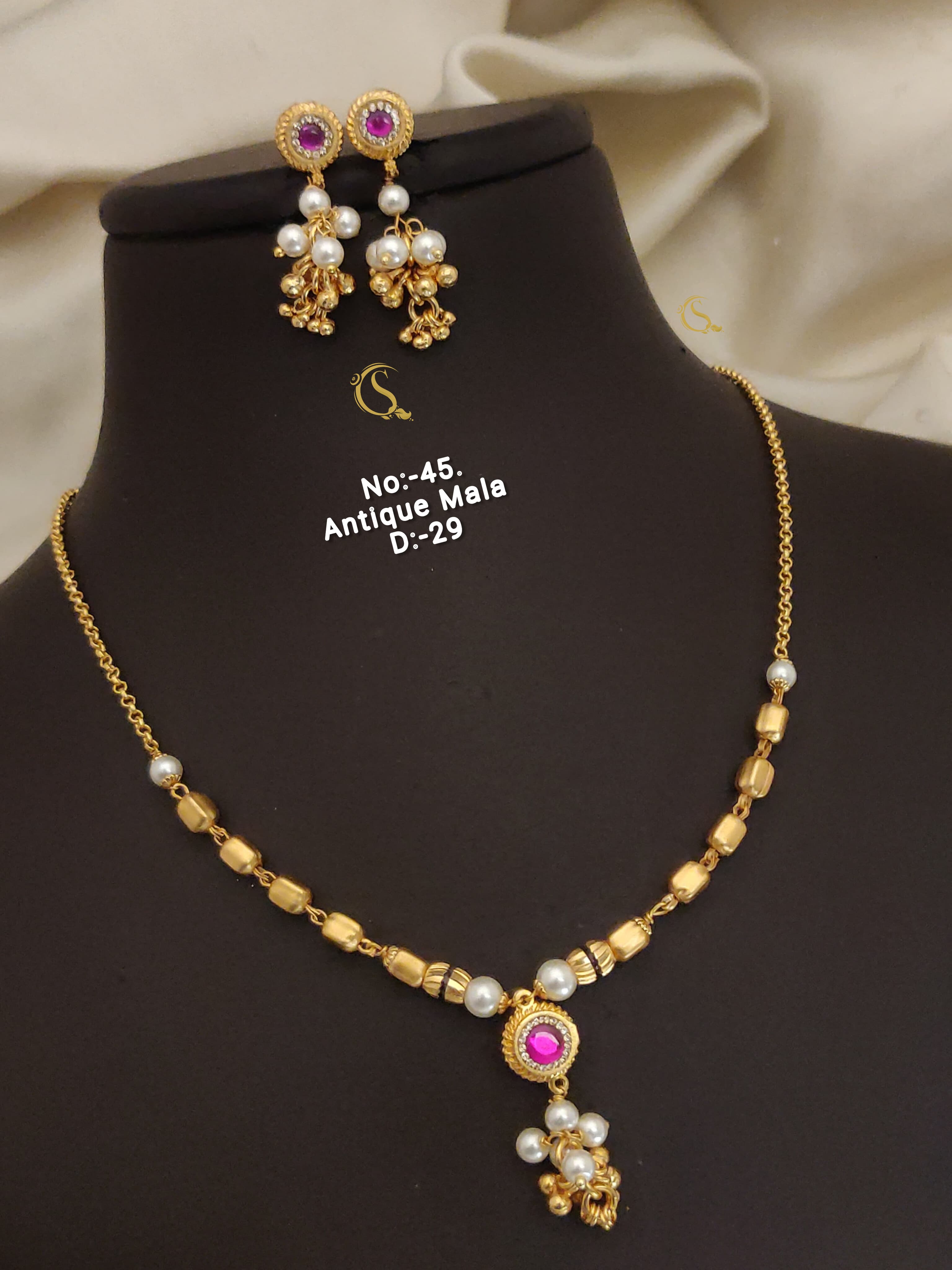SI009 BEAUTIFUL GOLD PLEATED ANTIQUE CHAIN WITH EARRINGS FOR DAILY USE