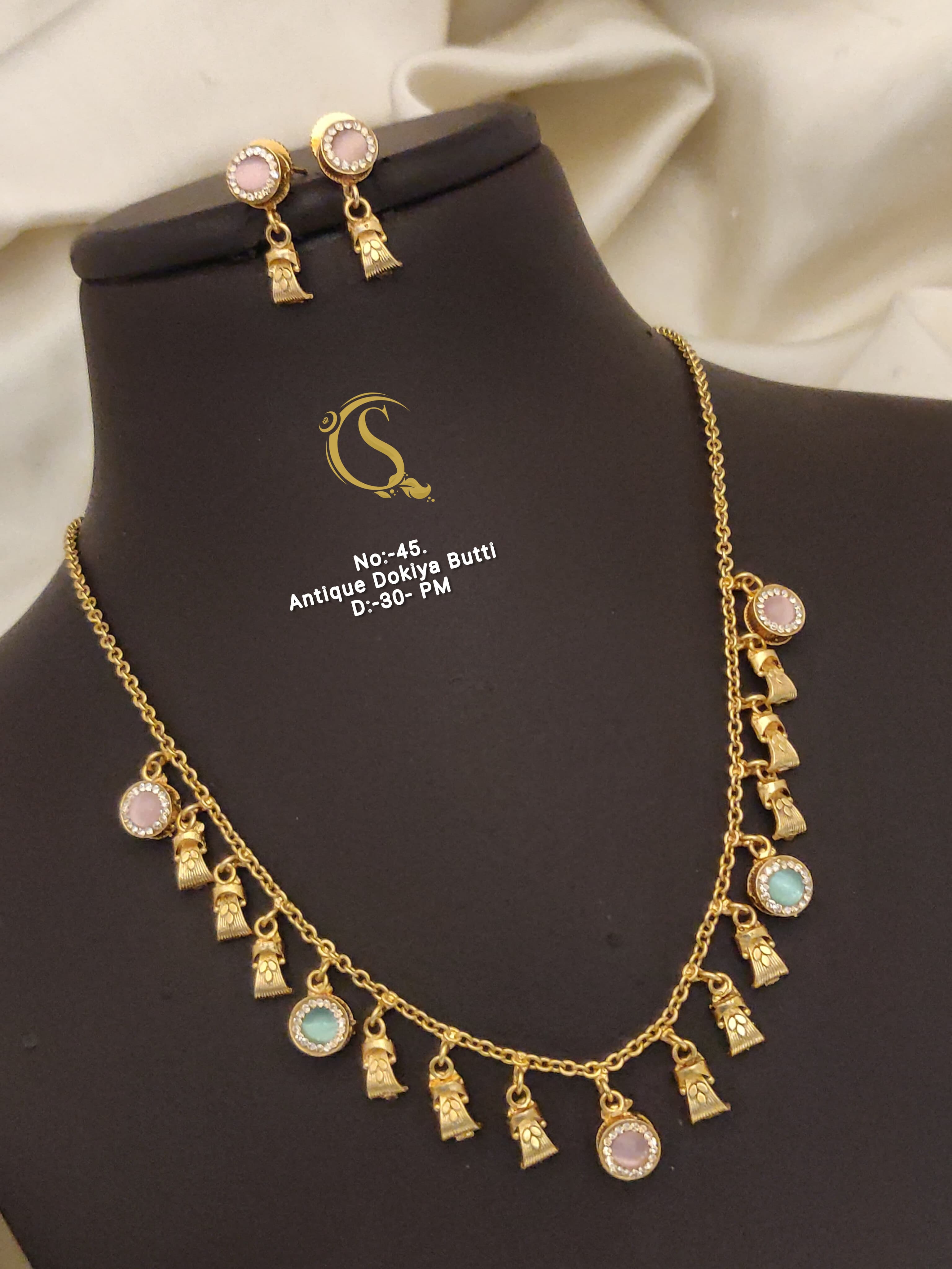 SI009 BEAUTIFUL GOLD PLEATED ANTIQUE DOKIYA BUTTY  WITH EARRINGS