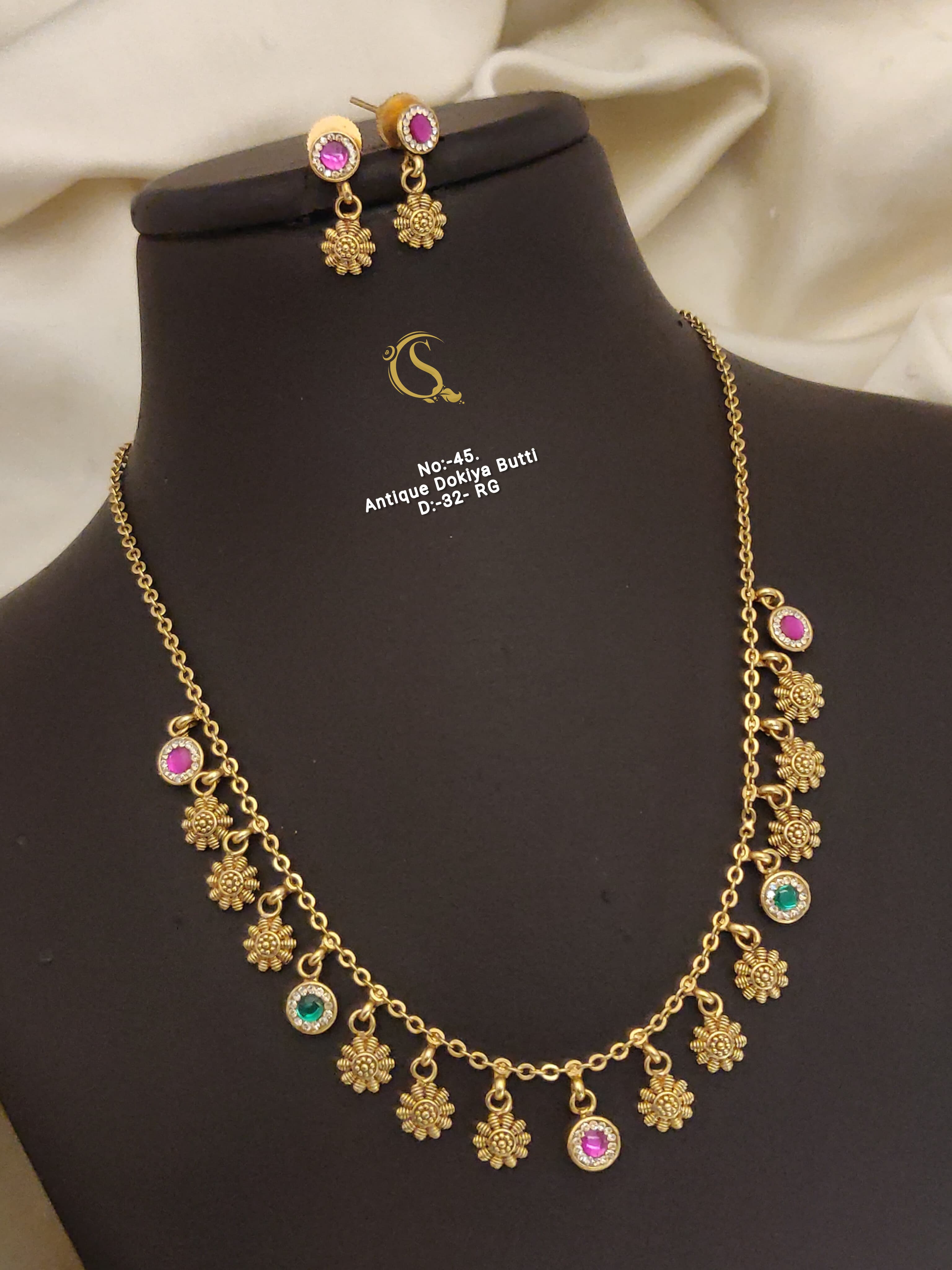SI009 BEAUTIFUL GOLD PLEATED ANTIQUE DOKIYA BUTTY  WITH EARRINGS