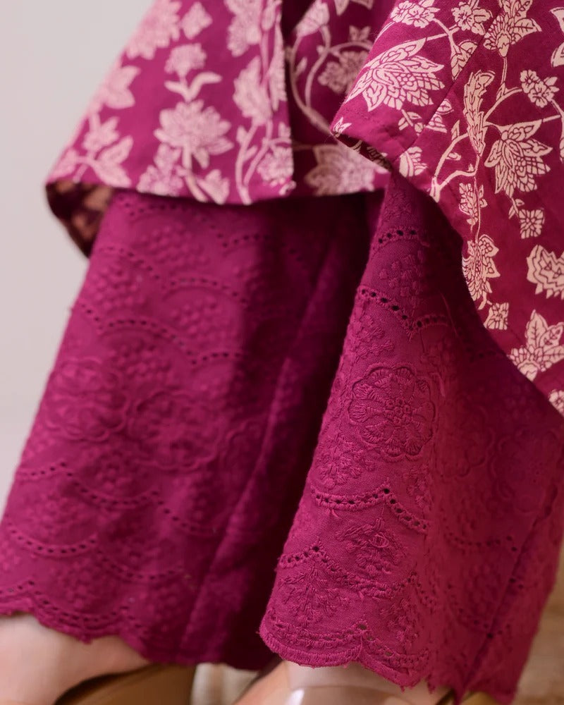 PRD0061 A sleeveless, knee-length kurti featuring a band collar and a full button-down placket