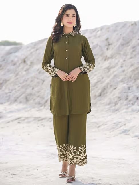 JKM0020 Elevate your wardrobe with the exquisite beauty of this stunning cotton dress