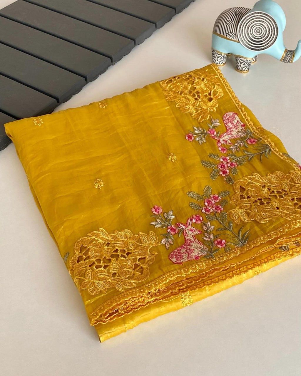 PRD0094 Elegant Gold Crush Saree