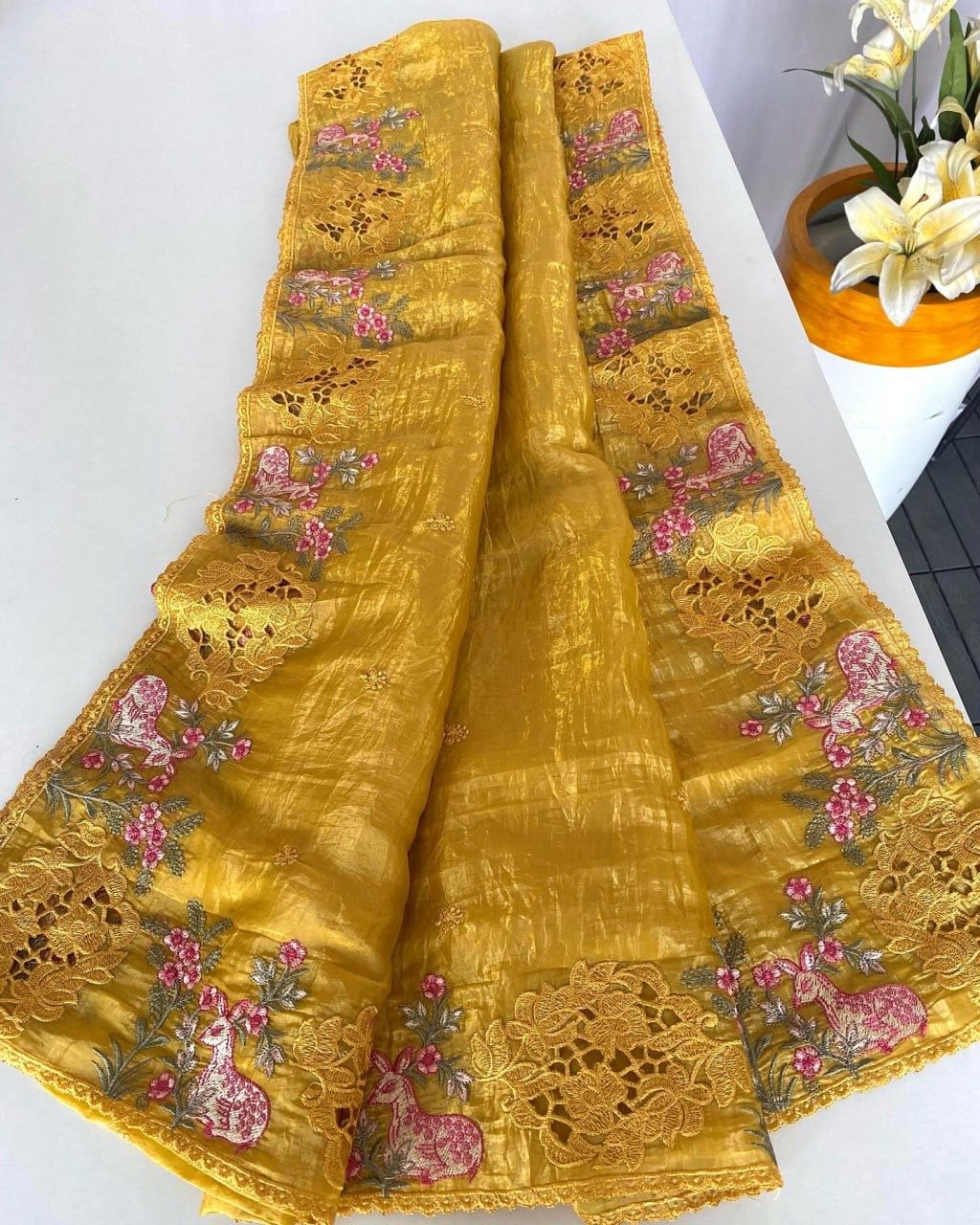 PRD0094 Elegant Gold Crush Saree