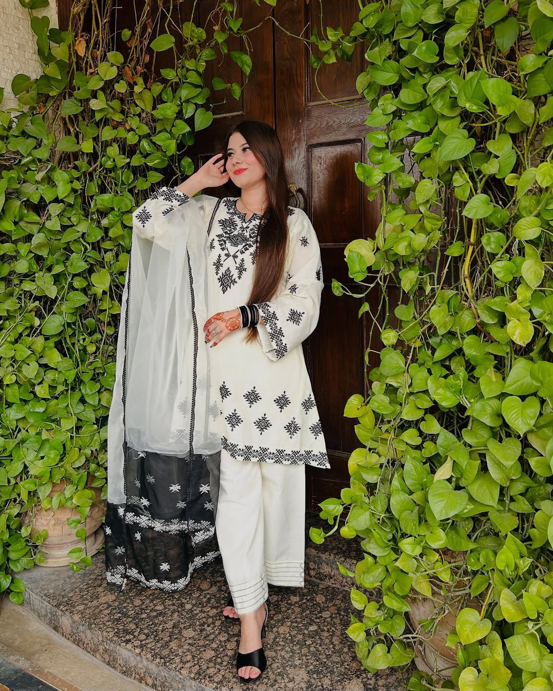 PRD0087 ENHANCE THE BEAUTY OF YOUR WARDROBE WITH THIS NEWLY LAUNCHED KURTI-PLAZZO SET