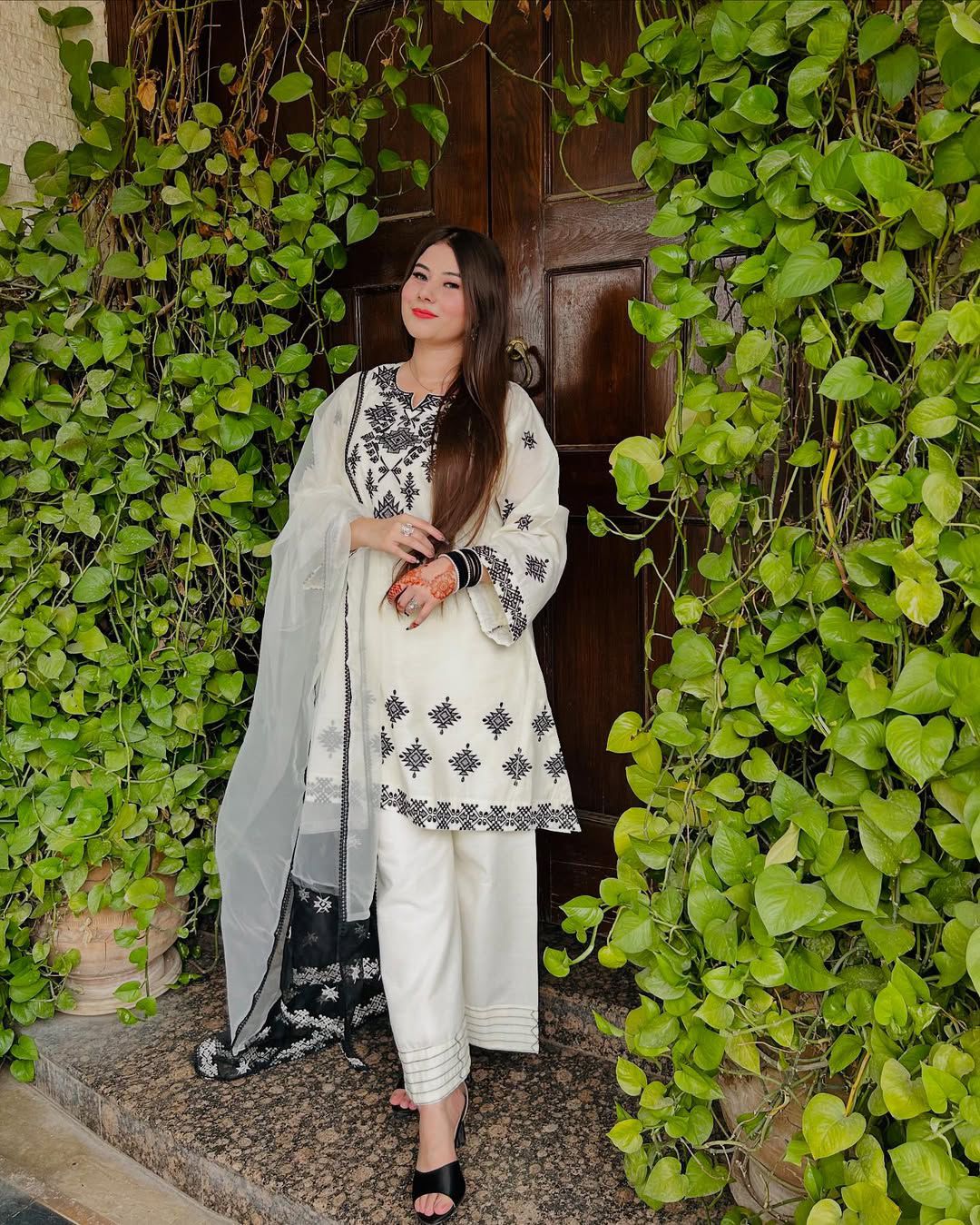 PRD0087 ENHANCE THE BEAUTY OF YOUR WARDROBE WITH THIS NEWLY LAUNCHED KURTI-PLAZZO SET