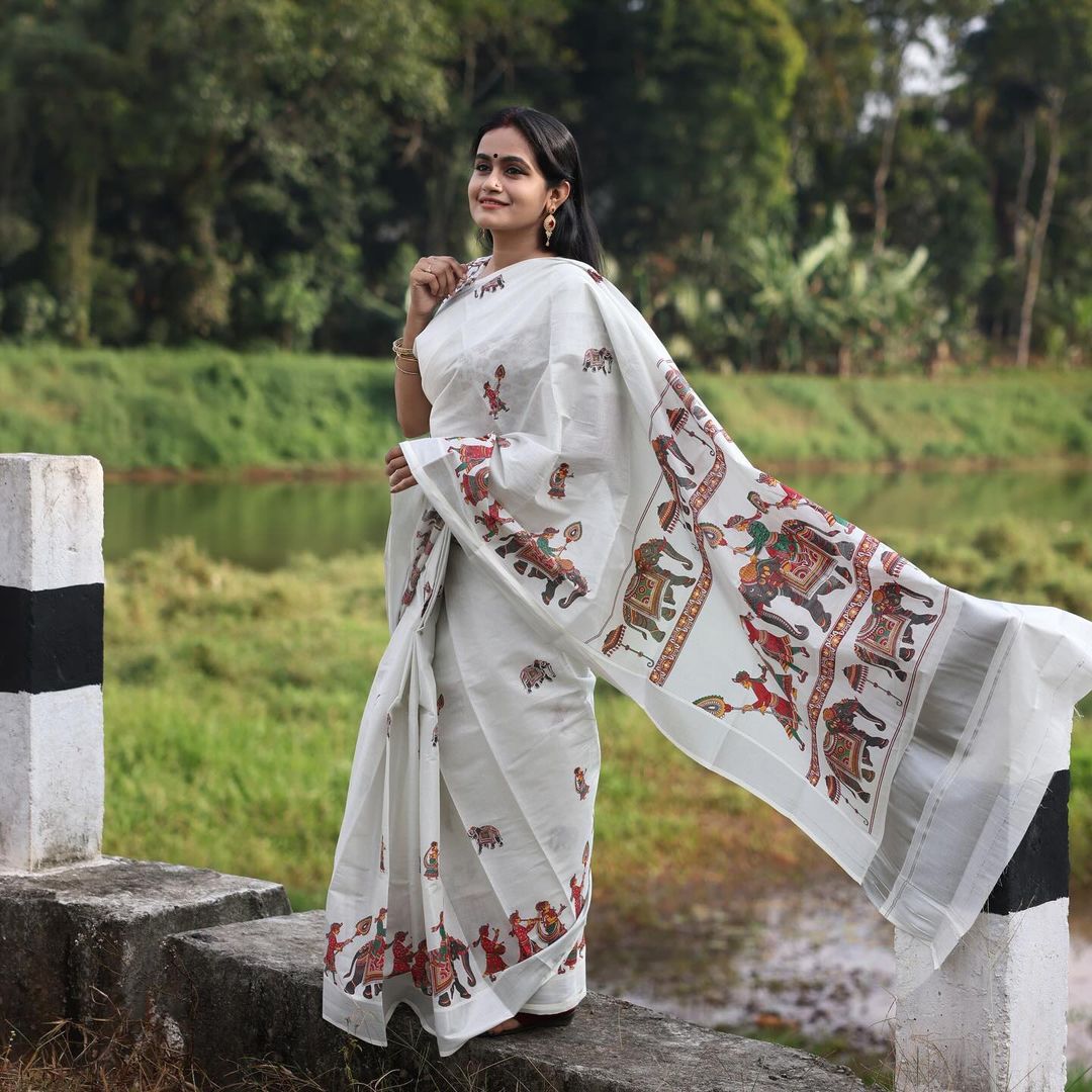 MAT0012  Exquisite Kerala Mural Saree Paired with a Running Print Blouse.