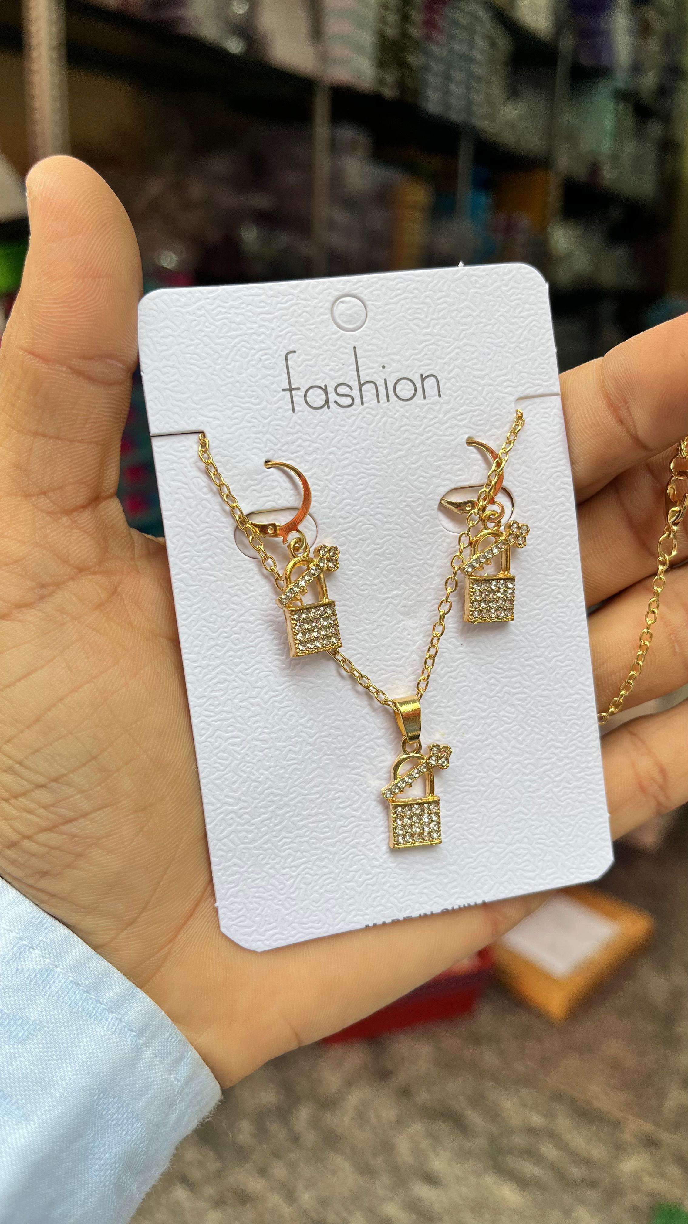 MFJH005 Golden and stone chains with earrings