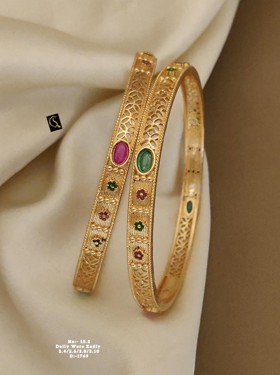 SI0021 PREMIUM QUALITY GOLD PLEATED DAILY WEAR BANGLES (one piece)