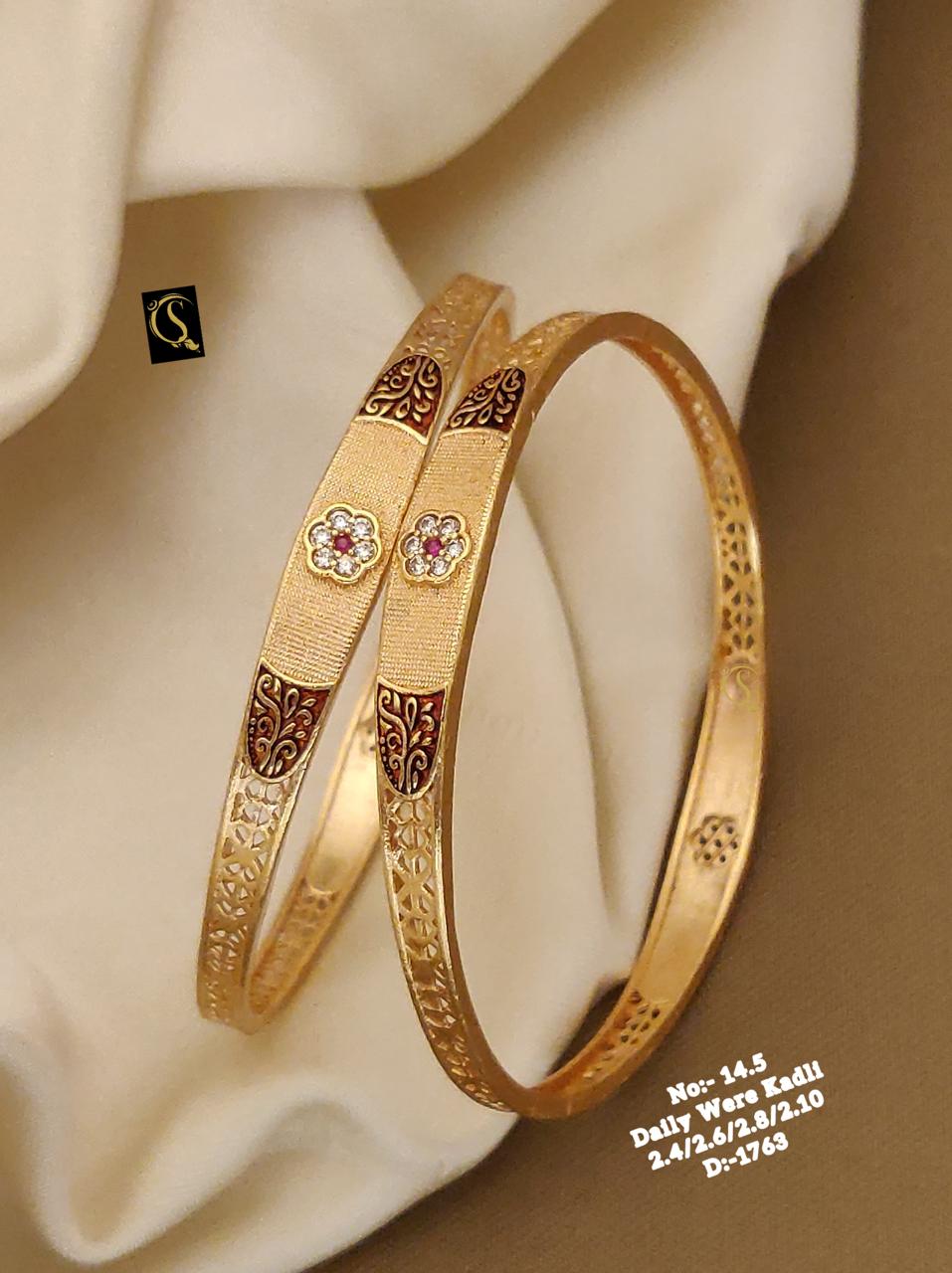 SI0021 PREMIUM QUALITY GOLD PLEATED DAILY WEAR BANGLES( One Piece)