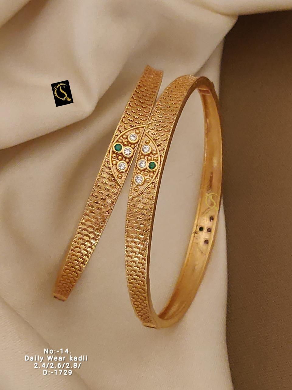 SI0021 PREMIUM QUALITY GOLD PLEATED DAILY WEAR BANGLES( One piece)