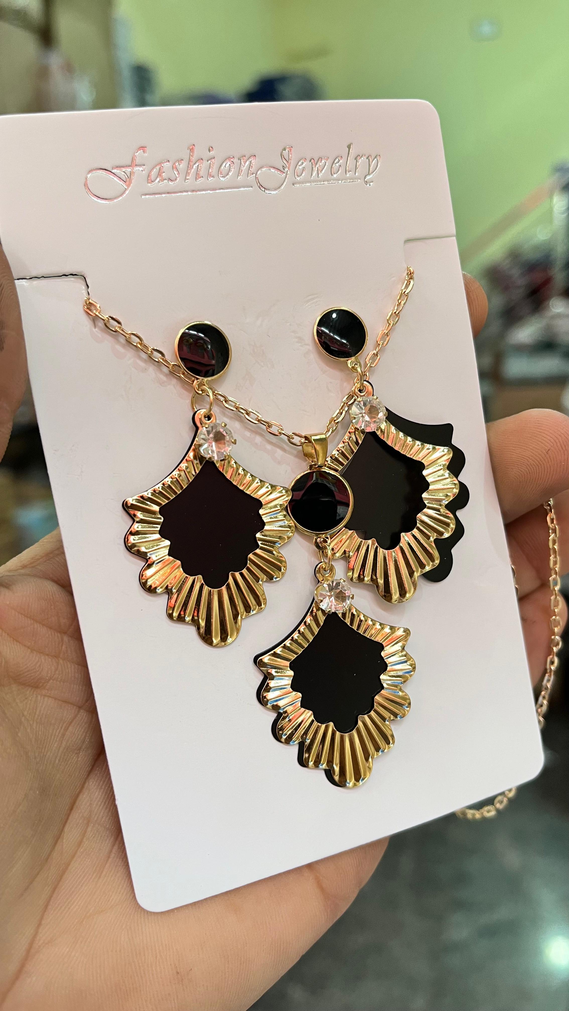 MFJH0020 TRENDY GOLD CHAIN WITH PENDENT