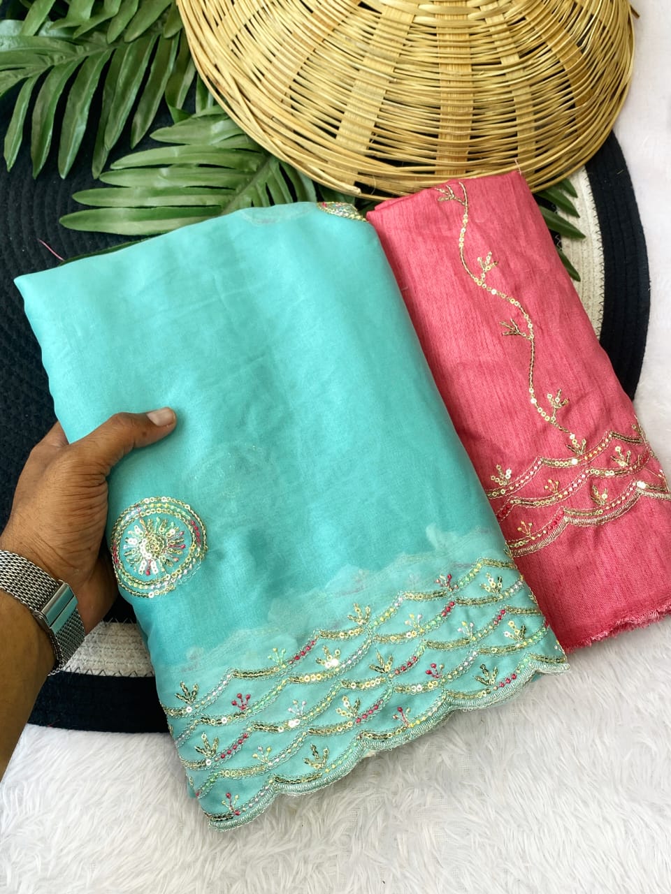 PRD00124 RICH AND ELEGENT PREMIUM GEORGETTE SARI WITH SEQUINS WORK ON BORDER