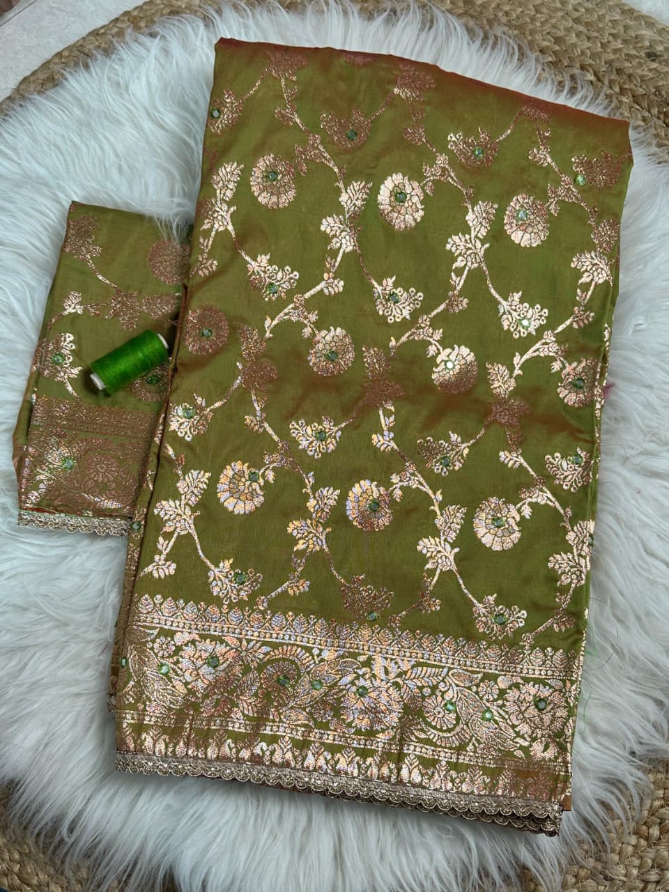 PRD00125 Exquisite Collection of Banarasi silk saree